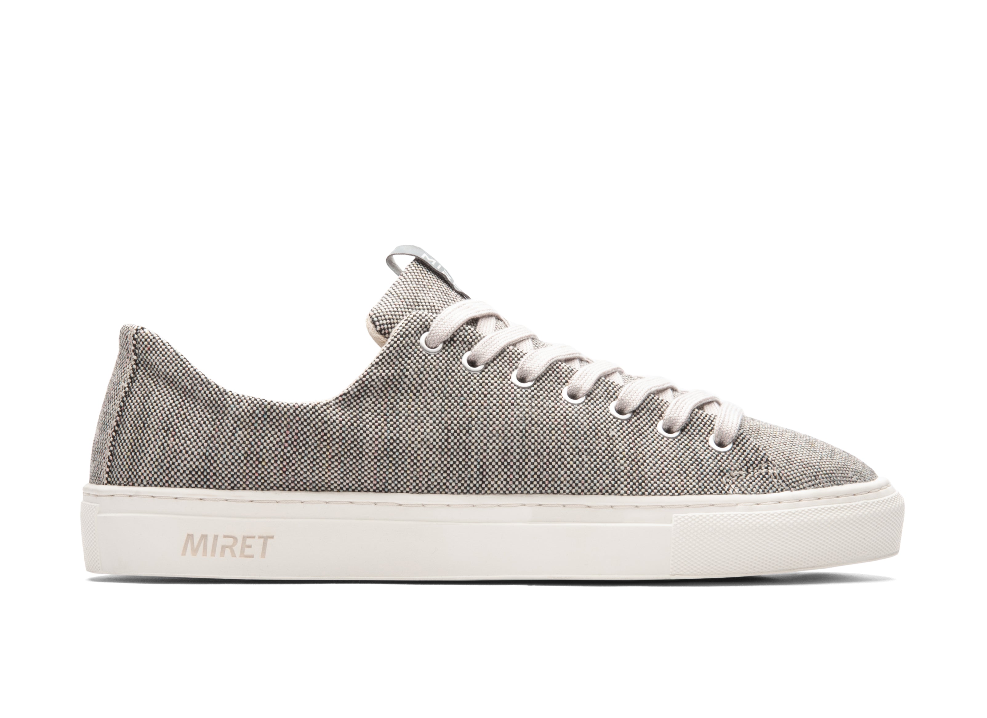 This low-top sneaker comes with a natural rubber outsole. The upper is made of 100% undyed and unbleached black and white wool. The pure hemp lining, together with wool-covered cork insoles, ensures a fresh and healthy environment for your feet all day long. 