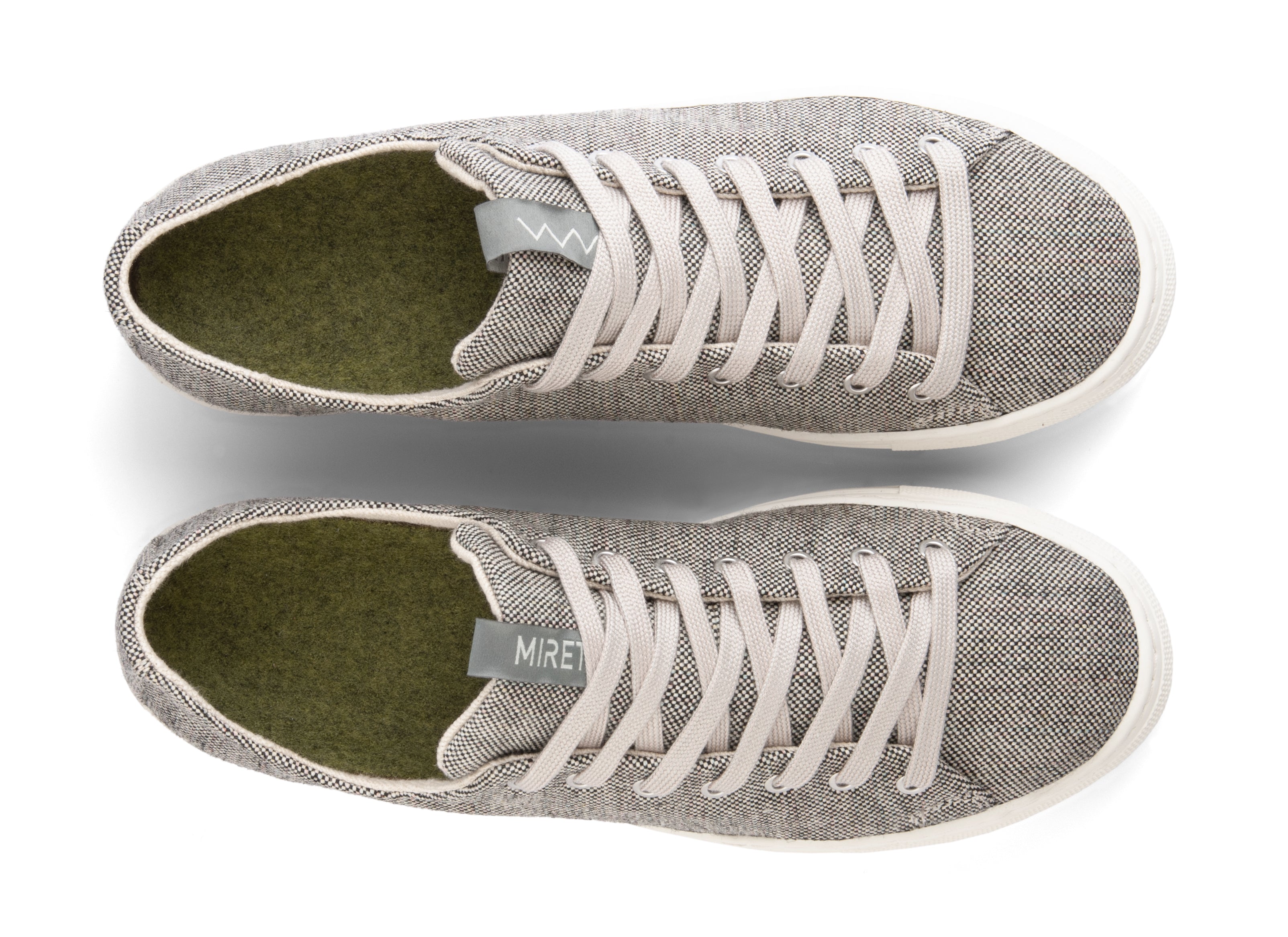 This low-top sneaker comes with a natural rubber outsole. The upper is made of 100% undyed and unbleached black and white wool. The pure hemp lining, together with wool-covered cork insoles, ensures a fresh and healthy environment for your feet all day long. 
