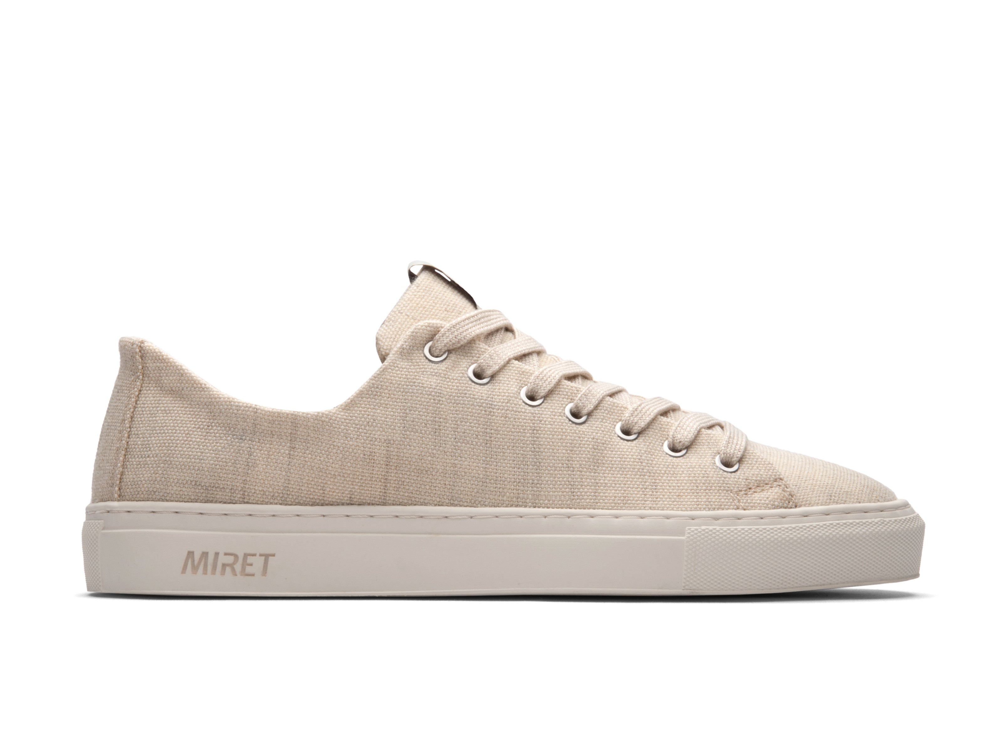 This low-top sneaker comes with white natural rubber outsoles and 100% wool upper in the color beige. The pure hemp lining, together with wool-covered cork insoles, ensures a fresh and healthy environment for your feet all day long.