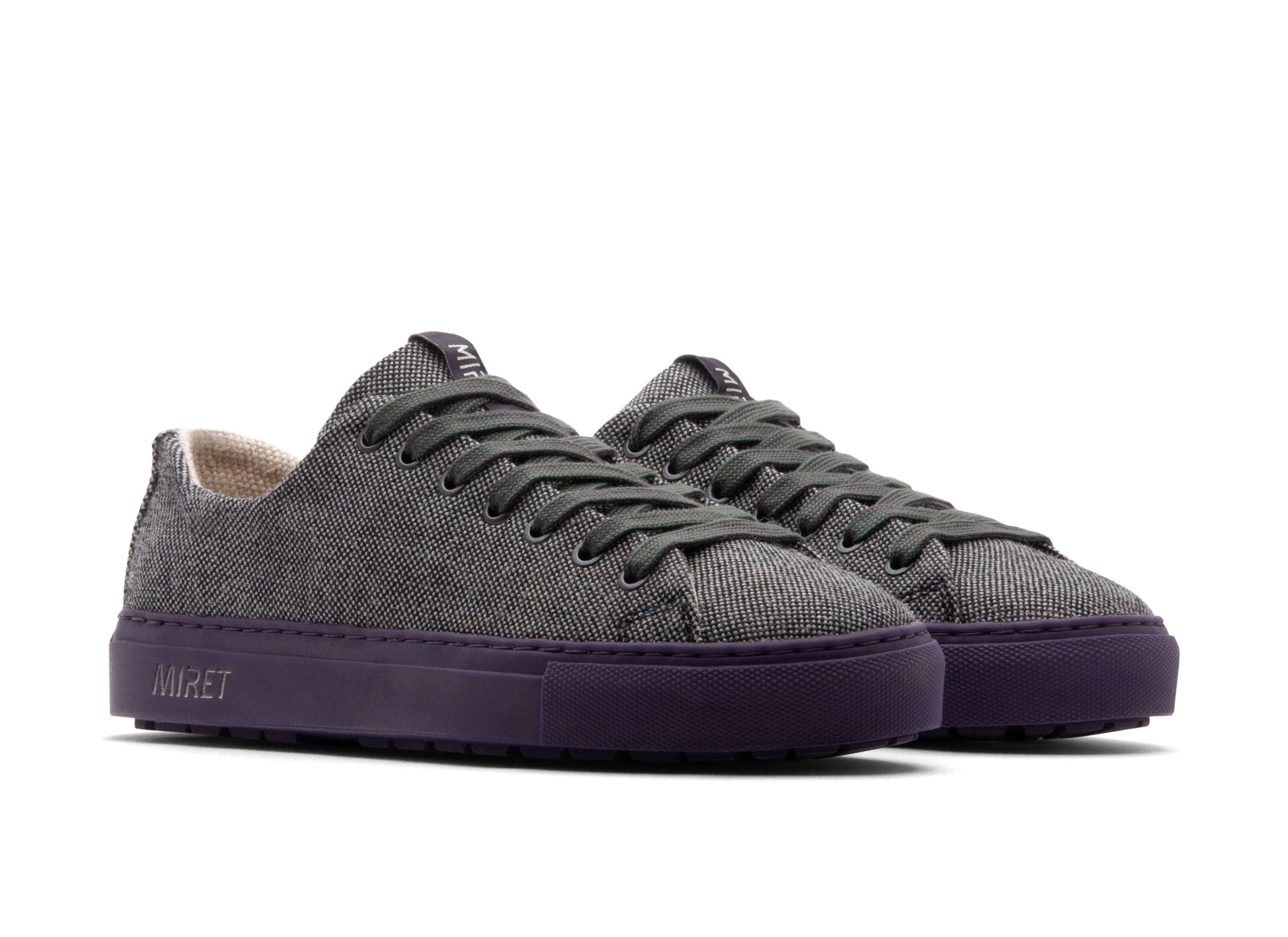 Low-top natural sneakers for winter in the color purple. Made from 100% thermoregulating and water-repellent wool with pure hemp lining, wool-covered cork insoles and rubber outsoles with deeper grooves for improved grip. OEKO-TEX certified sneakers manufactured in the EU.