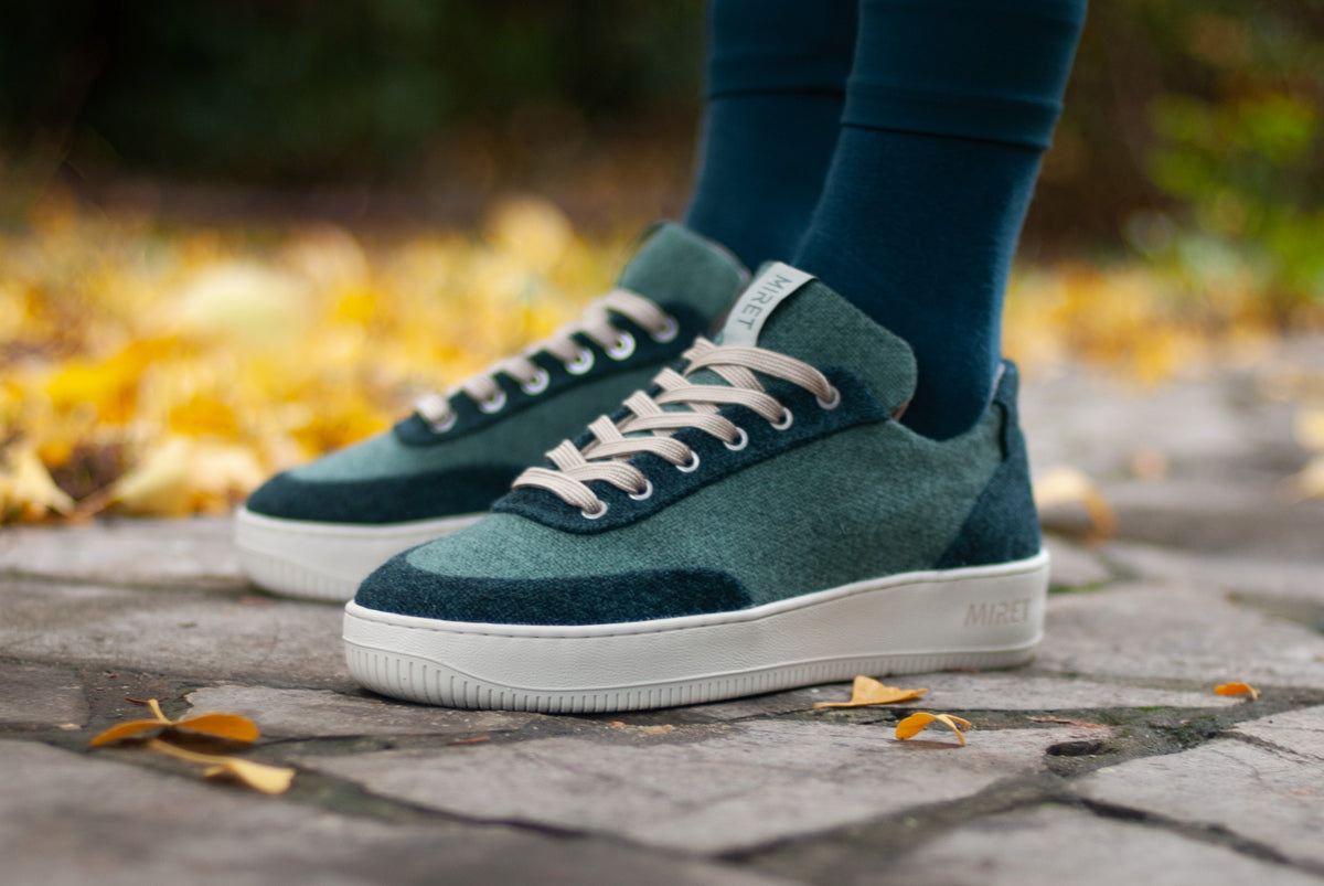 Low-top multicolored natural sneakers. Made from 100% thermoregulating and water-repellent wool with pure hemp lining, wool-covered cork insoles and super-flexible rubber outsoles. OEKO-TEX certified sneakers manufactured in the EU.