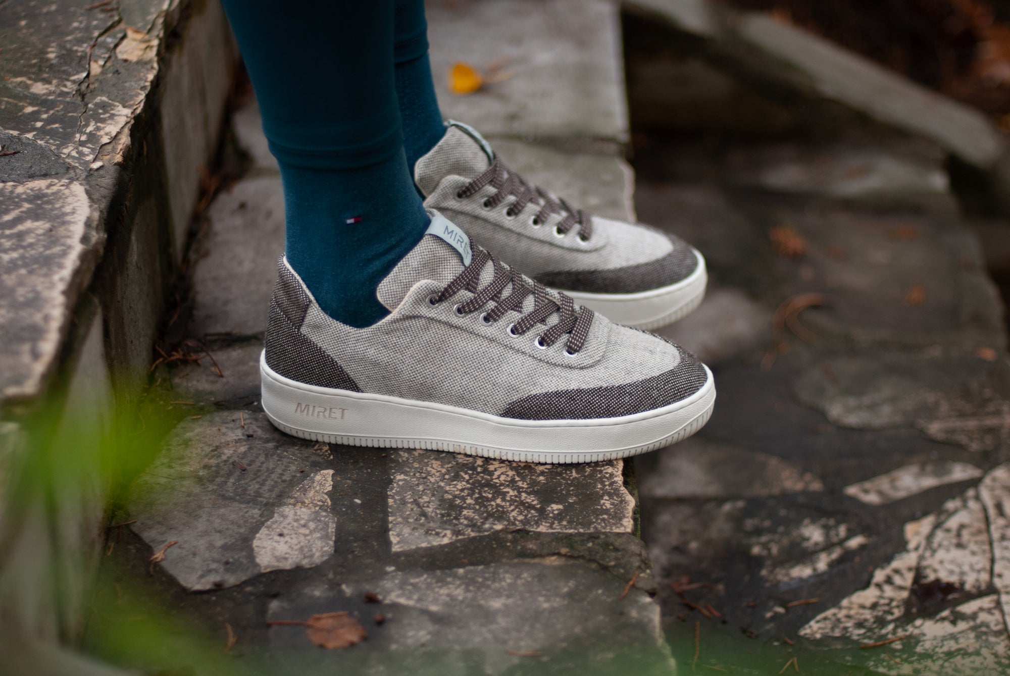 Low-top multicolored natural sneakers. Made from 100% thermoregulating and water-repellent wool with pure hemp lining, wool-covered cork insoles and super-flexible rubber outsoles. OEKO-TEX certified sneakers manufactured in the EU.